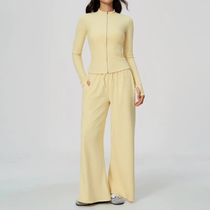 Chaqueta y pantalones tipo queso