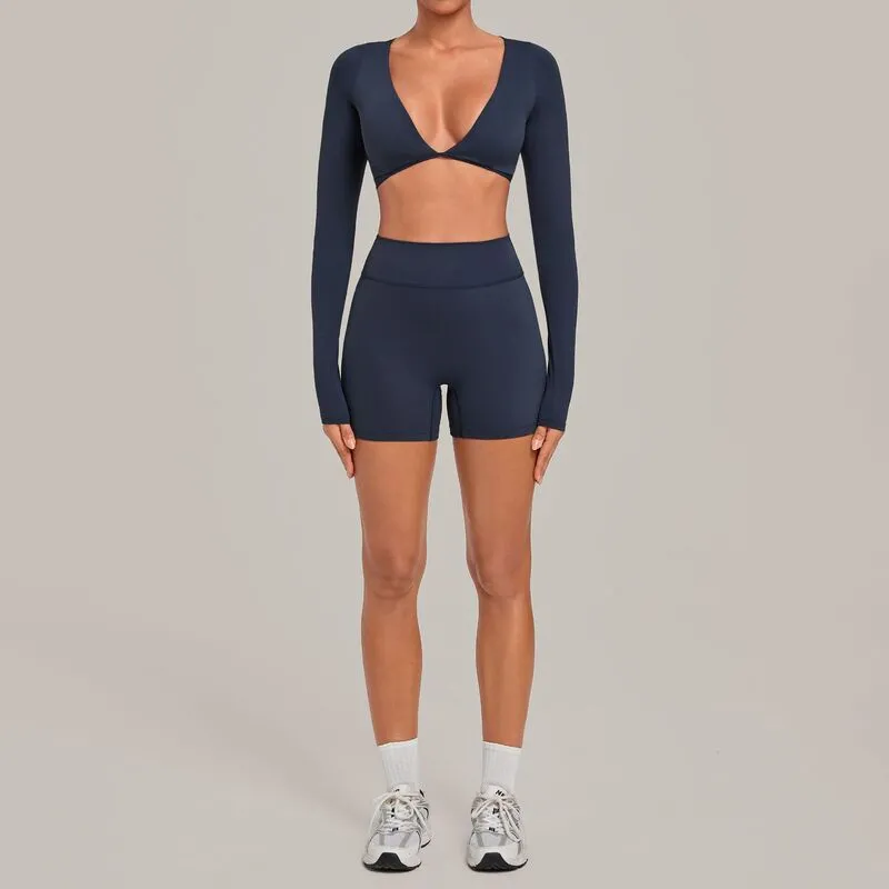 Top corto y pantalones cortos azul marino