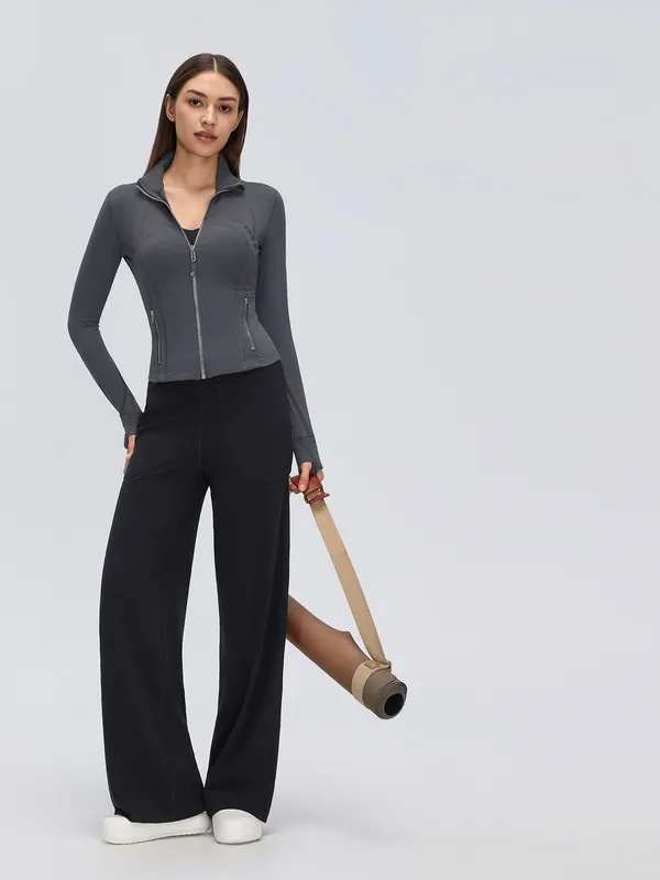 Chaqueta deportiva para mujer, ideal para correr, entrenar y hacer ejercicio en el gimnasio; cuenta con cierre completo, bolsillos con cremallera y aberturas para los pulgares (modelo FGBD26161)