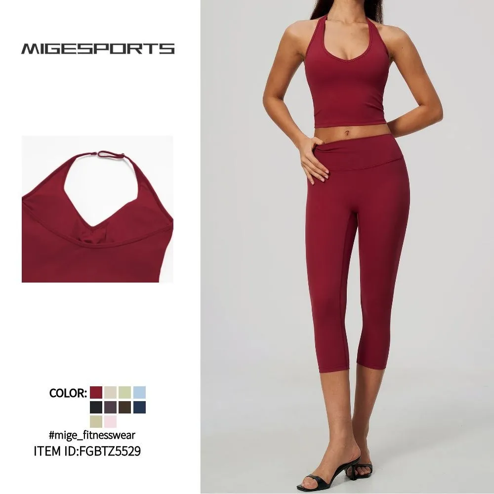 Conjunto de yoga de dos piezas: top con cuello halter y relleno, y leggings de largo 3/4; ideal para fitness y pilates, confeccionado en tejido de secado rápido (FGBTZ5529)