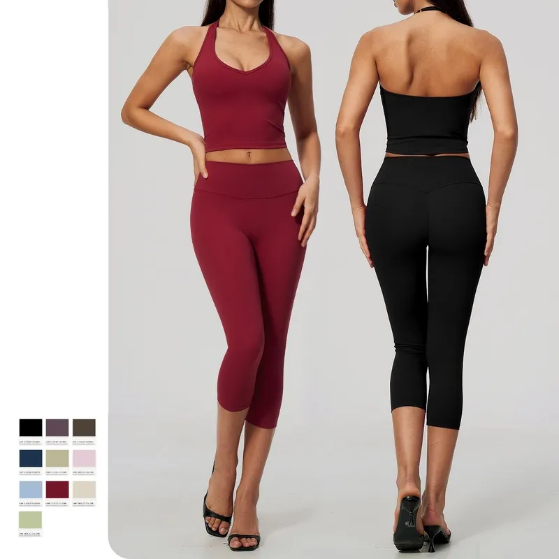 Conjunto de yoga de dos piezas: top con cuello halter y relleno, y leggings de largo 3/4; ideal para fitness y pilates, confeccionado en tejido de secado rápido (FGBTZ5529)