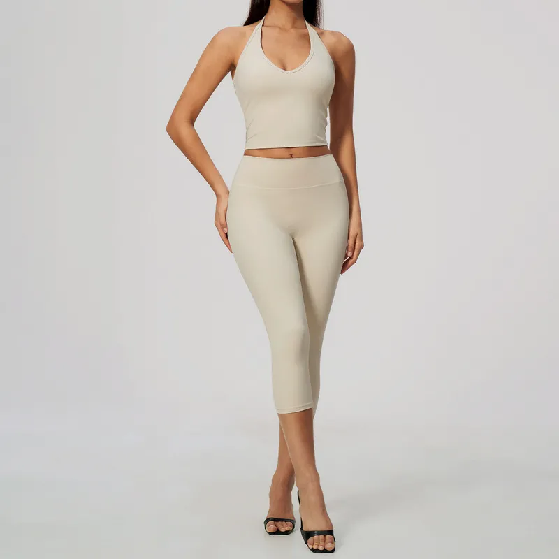 Camisetas de tirantes con estampado de cerezas + leggings de largo tres cuartos